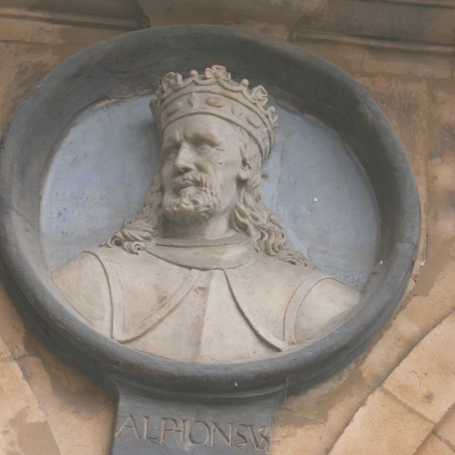 Medallón de Alfonso XI de Castilla en la Plaza Mayor de Salamanca