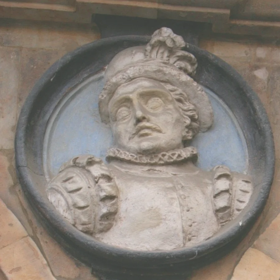 Medallón de Diego López de Haro en la Plaza Mayor de Salamanca