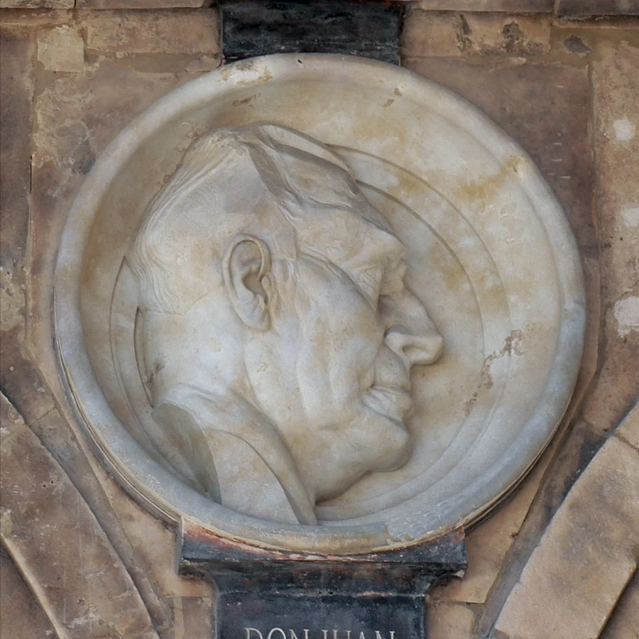 Medallón de Don Juan de Borbón en la Plaza Mayor de Salamanca