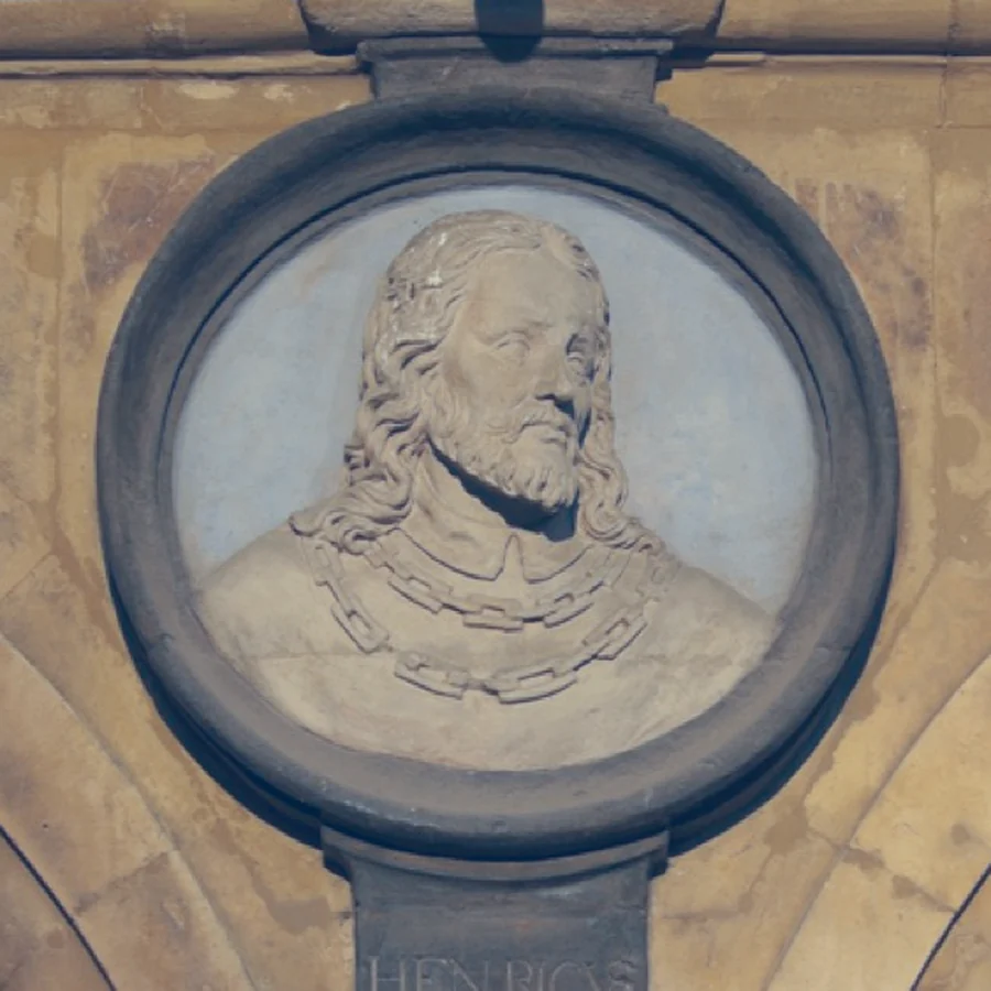Medallón de Enrique III de Castilla en la Plaza Mayor de Salamanca