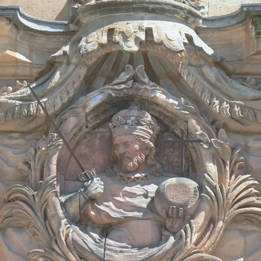 Medaillon von Ferdinand III. an der Plaza Mayor von Salamanca