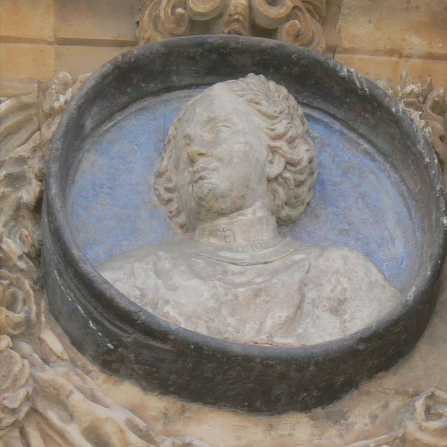 Medallón de Isabel de Farnesio en la Plaza Mayor de Salamanca