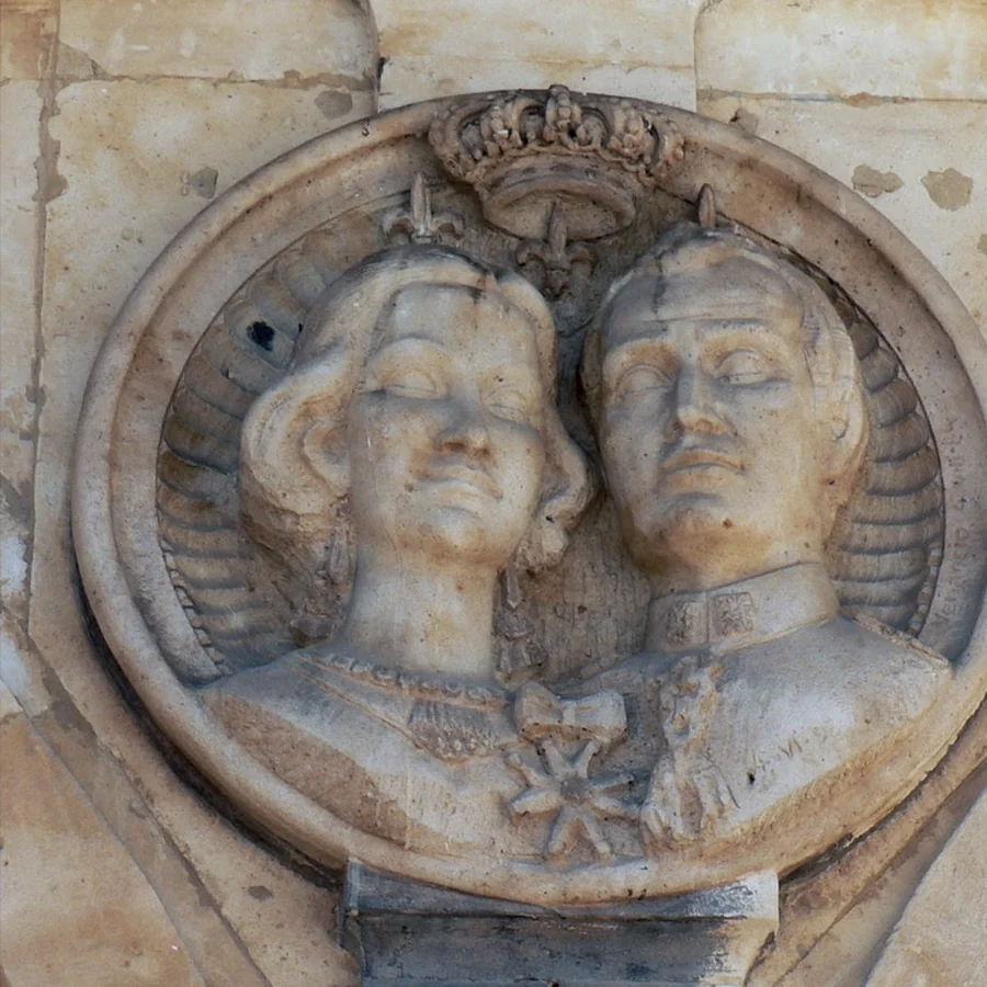 Medallón de Juan Carlos I y Sofía en la Plaza Mayor de Salamanca