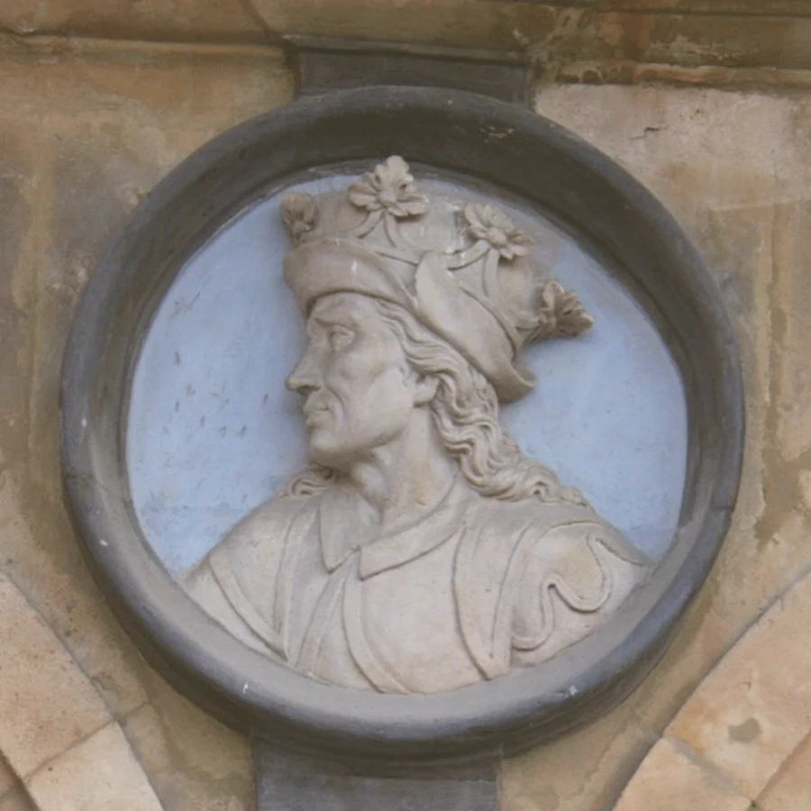 Medallón de Juan II de Castilla en la Plaza Mayor de Salamanca