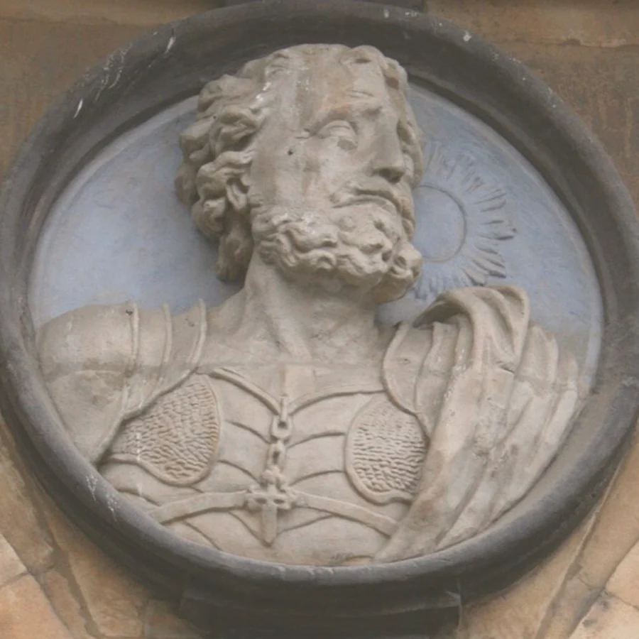 Medallón de Pelayo Pérez Correa en la Plaza Mayor de Salamanca
