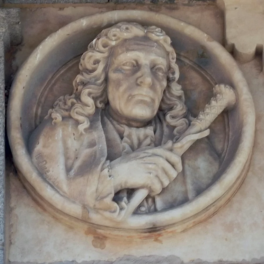 Medaillon von Rodrigo Caballero an der Plaza Mayor von Salamanca